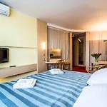 Jana Hotel